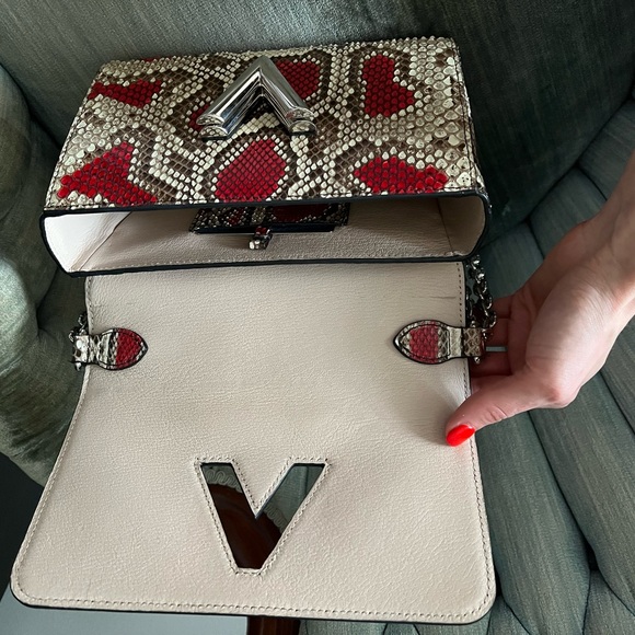 *RARE* Louis Vuitton Twist MM Purse in Red Python - Picture 15 of 16
